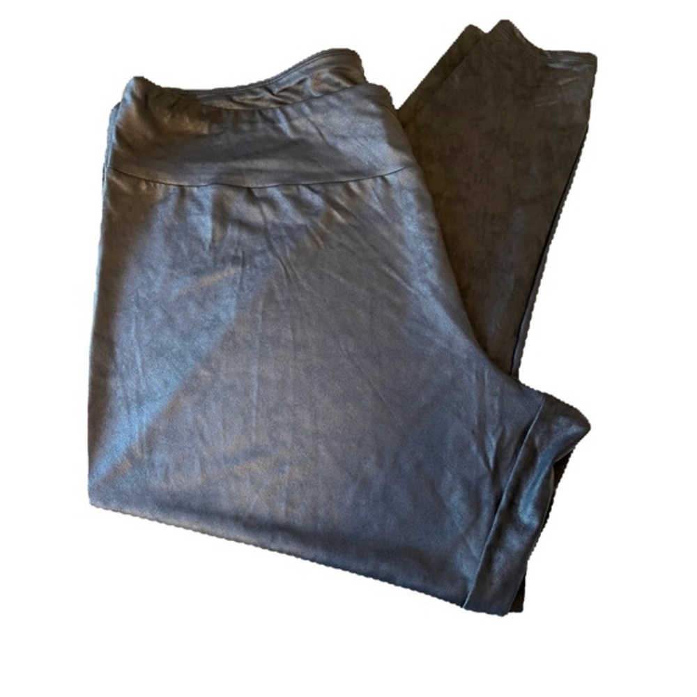 Women’s leggings size 3X. Black. NWT. Q4.‎